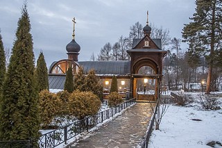 Купель в Саввино-Сторожевском монастыре — одно из самых популярных мест для крещенских купаний в Подмосковье