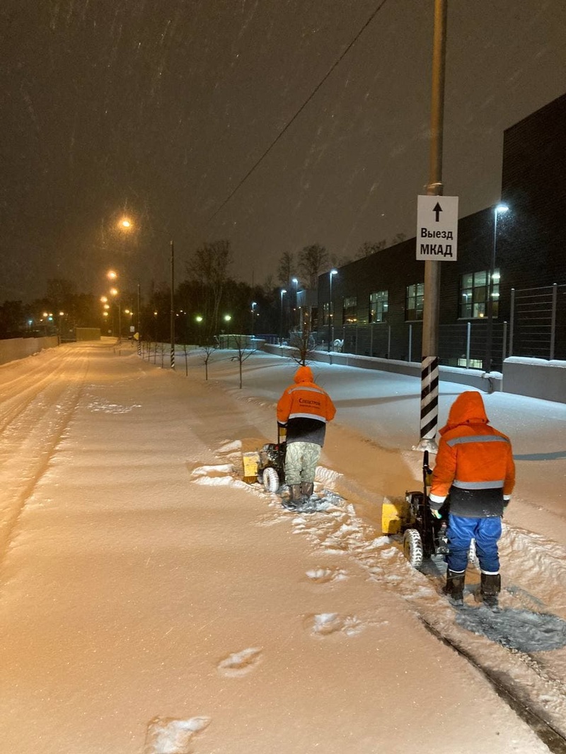 Порядка 330 единиц техники задействовано в ликвидации ночного снегопада в Одинцовском округе, Январь