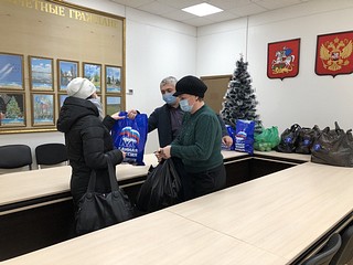 Лариса Лазутина передала продуктовые наборы жителям Кубинки