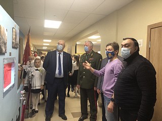 Партийцы приняли участие в открытии выставки памяти 77-й годовщины снятия блокады Ленинграда