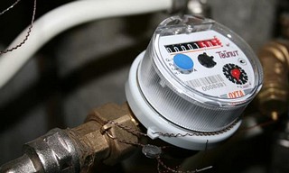 Поверку счетчиков в многоквартирных домах необходимо проводить раз в шесть лет
