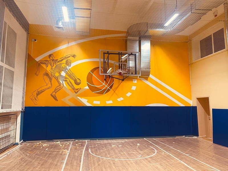 Глаффити текст 3, По поручению руководителя муниципалитета в спортзале школы было сделано тематическое граффити