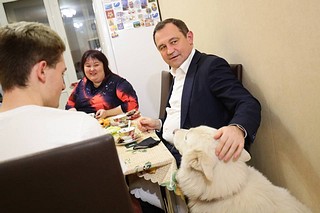 Почти 2,5 тысячи подарков вручили подмосковные единороссы детям в ходе акции «Ёлка желаний»