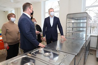 Одинцовские партийцы проверили качество капитального ремонта в новом корпусе одинцовской школы №12