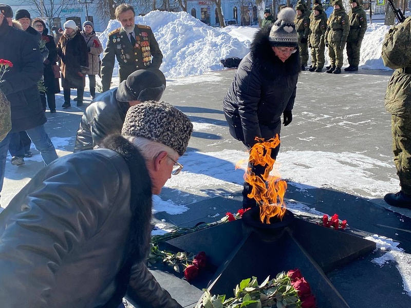 Единороссы вместе с жителями возложили цветы к воинским мемориалам в Одинцово, Звенигороде, Ершово и Саввинской слободе, Февраль