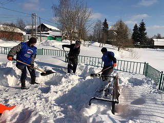 Активисты «Единой России» продолжают помогать коммунальным службам Одинцовского округа в ликвидации последствий снегопада