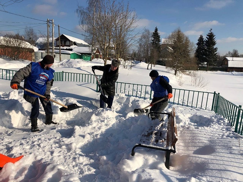 Активисты «Единой России» продолжают помогать коммунальным службам Одинцовского округа в ликвидации последствий снегопада, Февраль