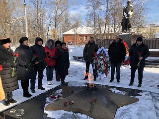 К поздравлениям, адресованным защитникам Отечества, присоединился региональный координатор партийного проекта «Историческая память» Владимир Вшивцев