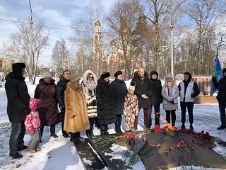К акции присоединились члены местного Молодежного парламента, волонтеры «Молодой гвардии», представители ветеранских организаций и депутаты