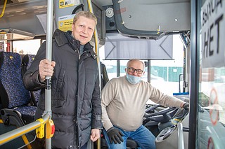 Также глава округа напомнил, что несколько дней назад в Звенигород на линию вышло 14 новых автобусов марки ЛиАЗ. Андрей Иванов лично проехал на одном из них и пообщался с водителем