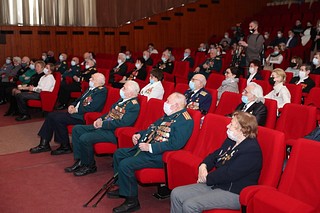 Ветераны на показе фильма