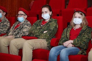 Молодёжь на показе фильма