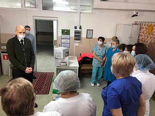 Работники амбулатории тепло поблагодарили депутата за поддержку