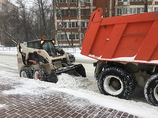 Особое внимание дорожников сосредоточено на расчистке проезжей части дорог, тротуаров и посадочных площадок общественного транспорта