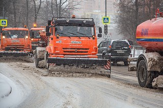В Одинцовском округе в выходные дни последствия снегопада ликвидировали более 400 единиц техники и около 700 человек