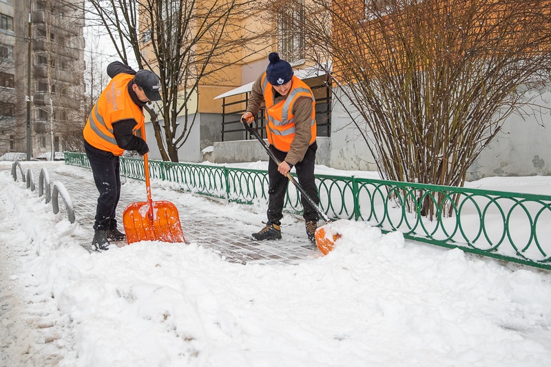 После ночного снегопада уборка дорог в Одинцовском округе ведется с 6 часов утра, Февраль