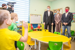 Одинцовские партийцы приняли участие в открытии садика на 150 мест в Новом городке