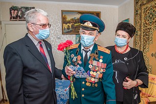 Накануне Дня защитника Отечества ветеранам округа вручили подарки от главы муниципалитета Андрея Иванова