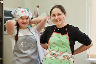 Ученики Лесногородской школы напекли блинов вместе с губернатором Подмосковья