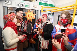 Более 16 тысяч человек проводили зиму масленичными гуляниями на Захаровской поляне