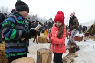 Более 16 тысяч человек проводили зиму масленичными гуляниями на Захаровской поляне