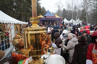 Более 16 тысяч человек проводили зиму масленичными гуляниями на Захаровской поляне