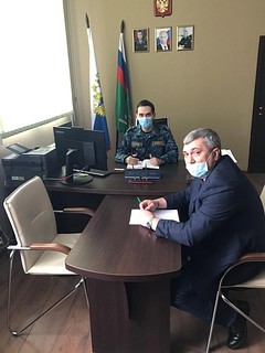 Начальник межмуниципального управления «Административно-пассажирская инспекция» с начальником отдела судебных приставов