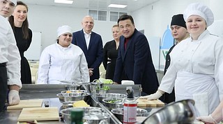 Губернатор Подмосковья проверил, как ведется подготовка кадров в звенигородском колледже