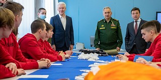 Смену открыли министр обороны РФ Сергей Шойгу, мэр Москвы Сергей Собянин и губернатор Московской области Андрей Воробьев