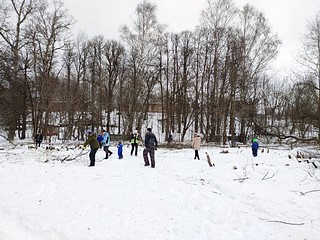 Участие в шестом субботнике 27 февраля принимало около 15 человек