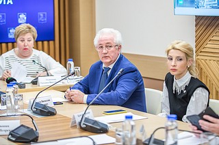 В ходе подготовки к совещанию работу маршрутов общественного транспорта проконтролировали депутаты окружного Совета