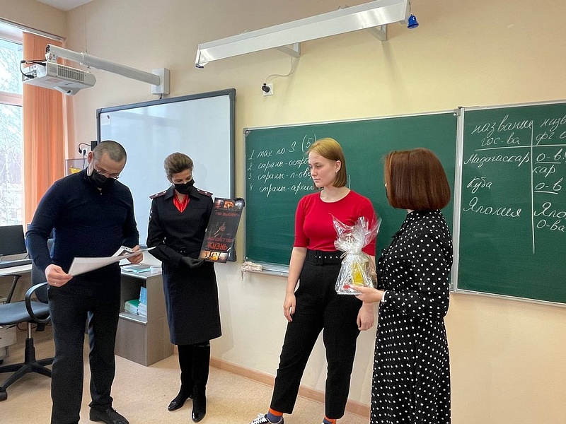 Победителями стали Галилея Анри, ученица 9 класса, и Дарья Иванова, ученица 11 класса, Март