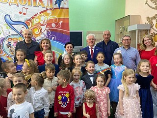 Участники фестиваля-конкурса детской песни «Звездопад», общее фото