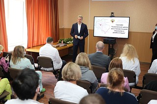 Глава муниципалитета на награждении медицинских работников центра, перепрофилированного для приема пациентов с COVID-19, в Звенигороде