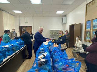 Одинцовские единороссы передали нуждающимся семьям продуктовые наборы