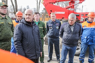 Представители Звенигородского филиала «Мособллес» и «Центрлесхоз», сотрудники ГУ МЧС России по Московской области, полиции и окружной администрации
