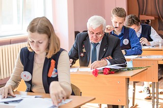 Активисты Одинцовского отделения партии и депутат от «Единой России» участвуют в акции «Диктант Победы»