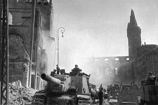10 апреля 1945 года были ликвидированы последние очаги немецкого сопротивления и над городом водрузили Знамя Победы