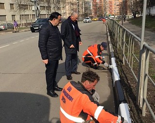 Благоустройство дворовых территорий проверили партийцы на улице Маршала Бирюзова в Одинцово