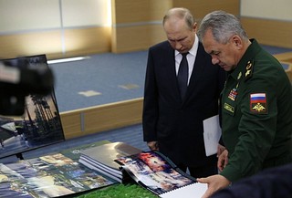 Сергей Шойгу представляет президенту макет нового главного музея Вооруженных сил
