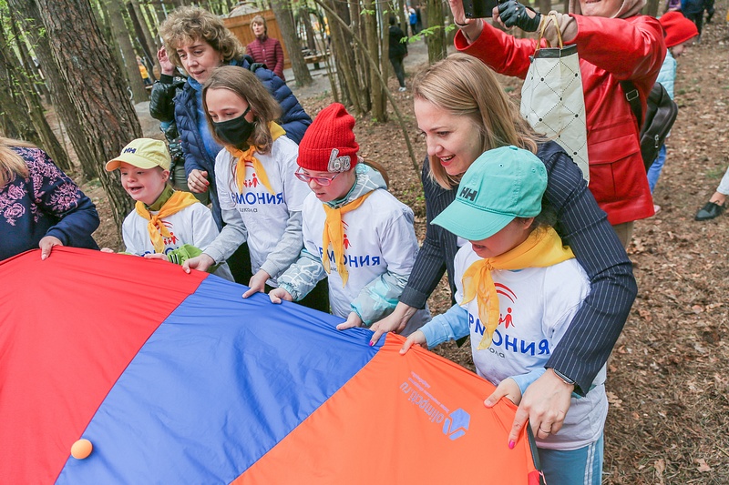 Партийцы поприветствовали участников фестиваля для детей с ограниченными возможностями в Одинцово, Май