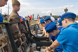 Слет военно-патриотический отрядов Подмосковья прошёл на Соборной площади Главного храма ВС