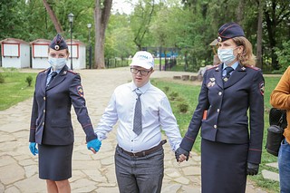 Одинцовские полицейские и участник оркестра