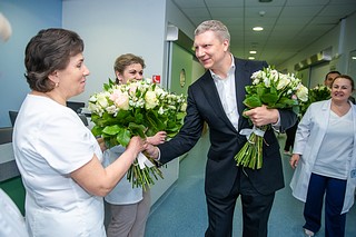 Андрей Иванов поздравил одинцовских акушерок с профессиональным праздником
