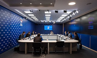Круглый стол с участием членов федерального организационного комитета предварительного голосования, экспертов и представителей IT-отрасли