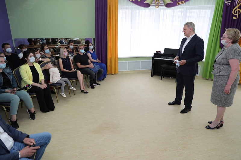 Глава Одинцовского городского округа Андрей Иванов пообщался с родителями первых воспитанников дошкольного учреждения, Июнь