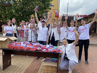 Волонтеры «Единой России» и активисты «Молодой Гвардии»