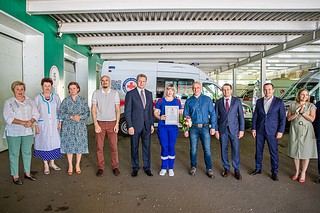 Работникам медицинских учреждений были вручены федеральные, областные и муниципальные награды, а также знаки отличия