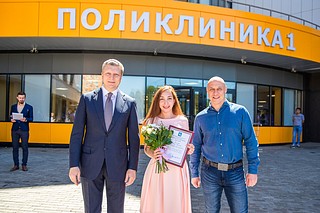 Работникам медицинских учреждений были вручены федеральные, областные и муниципальные награды, а также знаки отличия