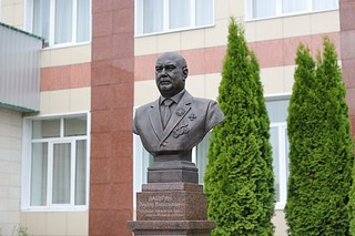 Памятник бывшему главе сельского поселения Виктору Бабурину